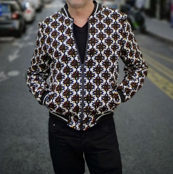 Jaket Bomber Berbahan Dobby dengan Motif Etnik